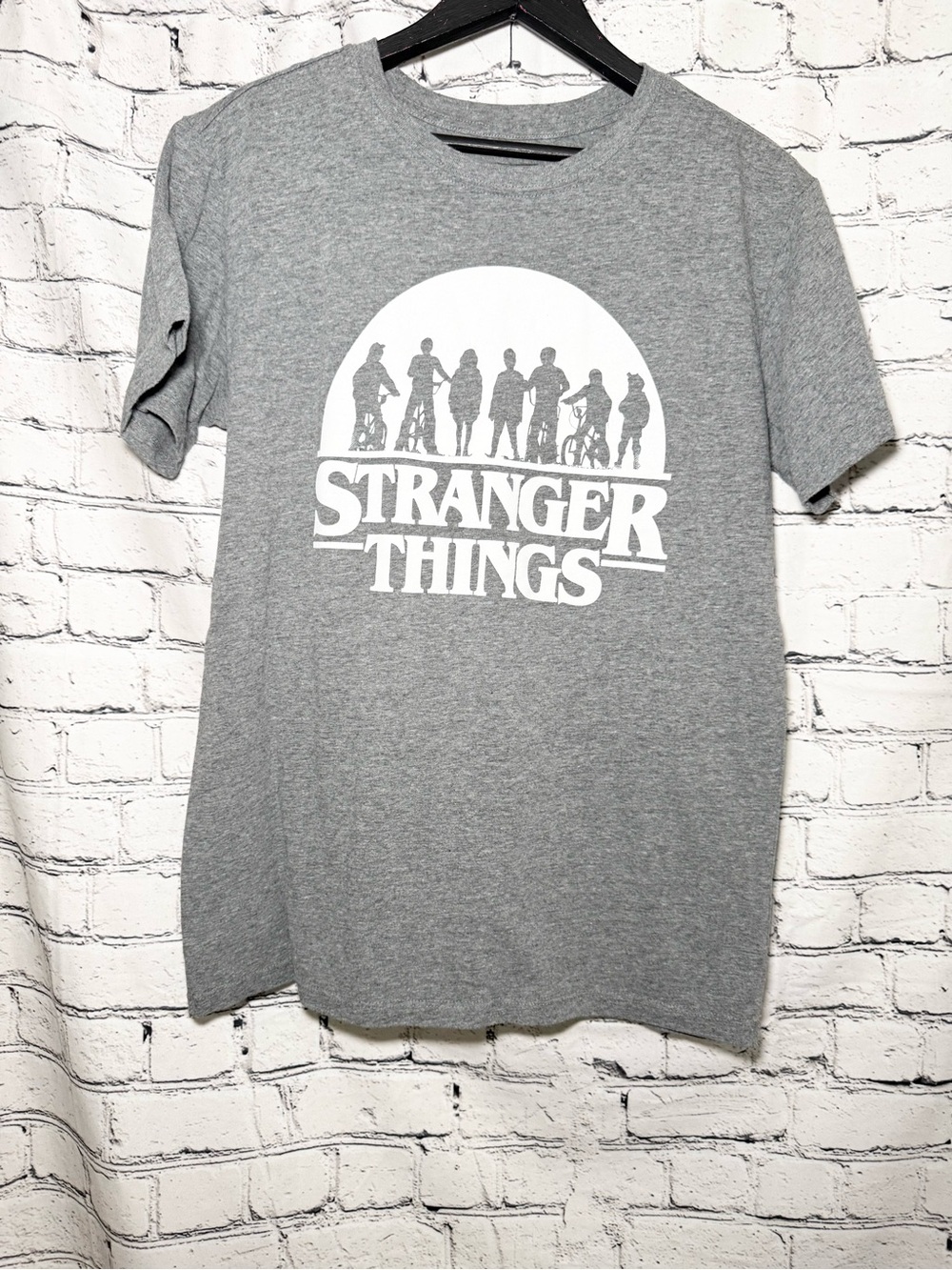 Stranger thing. Graphic tshirt. Size L